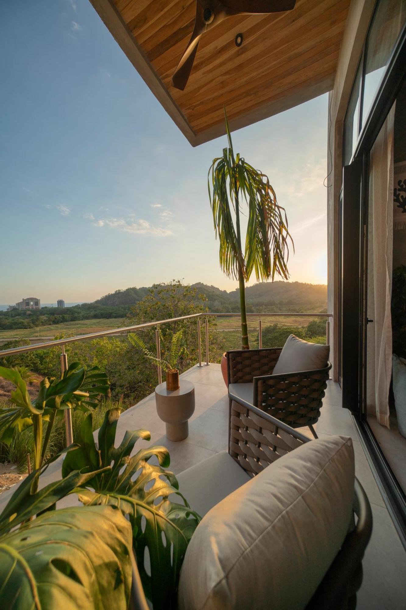 Surf Synergy All-Inclusive Surf Retreat 哈科 外观 照片